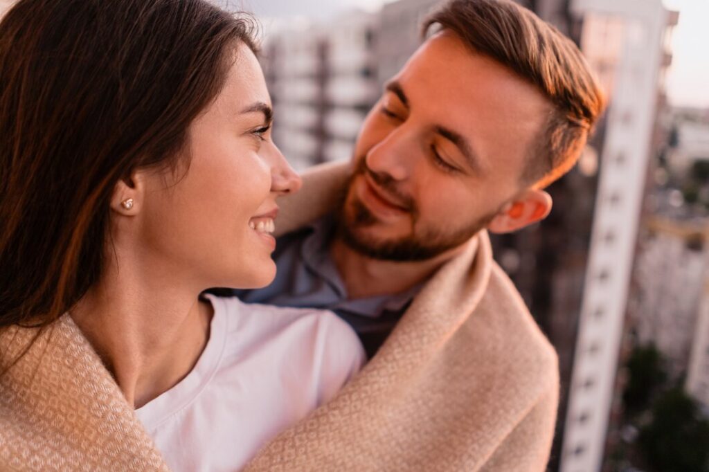What Do Men & Women Find Irresistible in Each Other? What Do Men & Women Find Irresistible in Each Other?